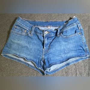 I never wear so I’ve decided to sell them!